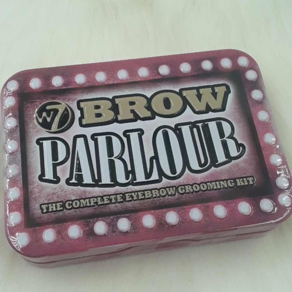 Face Makeup complete Eyebrow kit. Highlighter